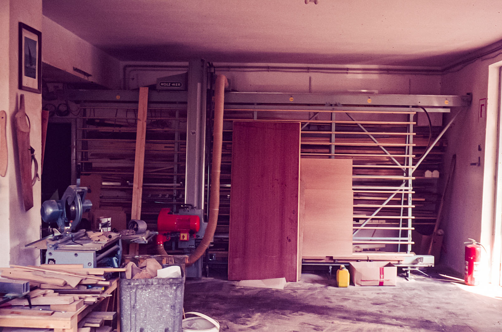 Plattensäge, weil für eine große Formatsäge kein Platz war Plattensäge, weil für eine große Formatsäge kein Platz war