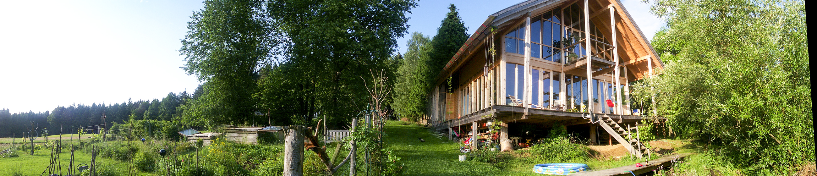 Holzskeletthaus zur Zeit der Weinrebenpflanzung